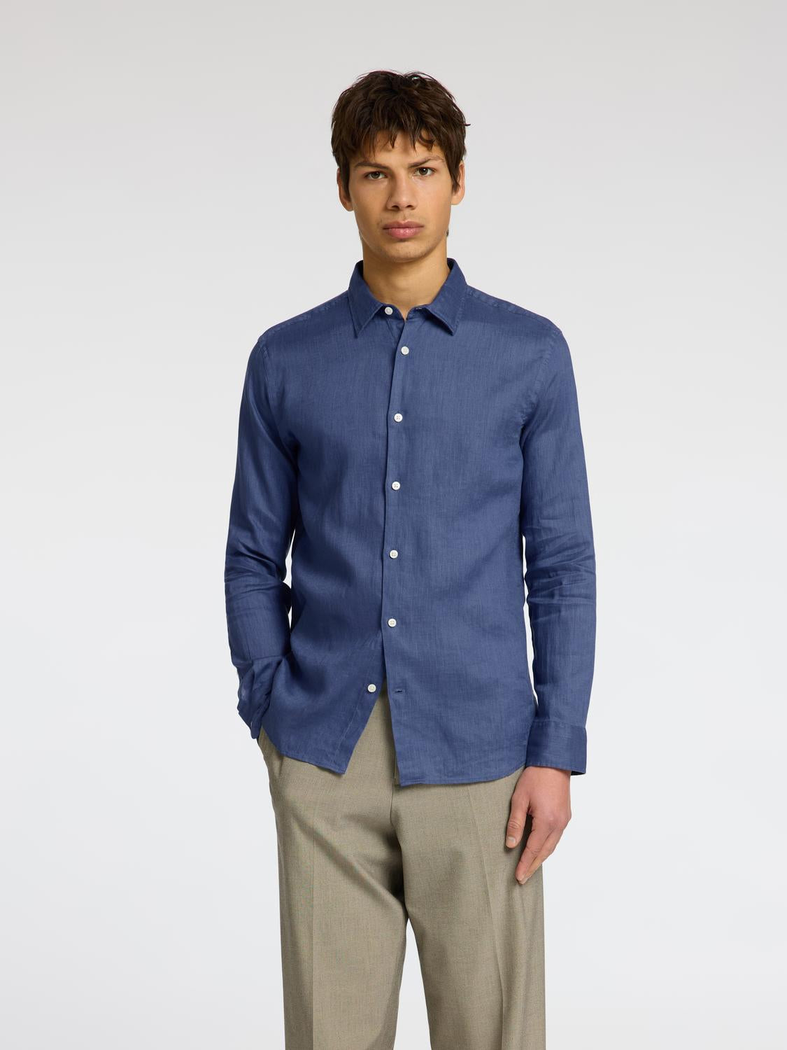 model_shot-front